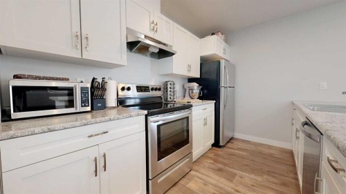 9517 113 Avenue, Clairmont, AB - Indoor Photo Showing Kitchen