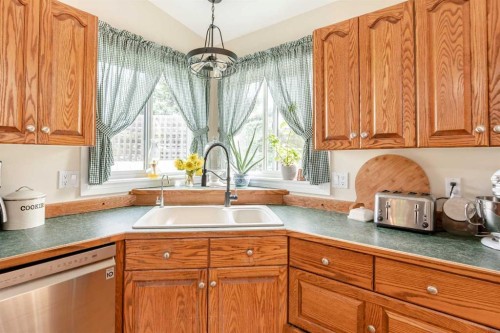 10602 101 Ave, Hythe, AB - Indoor Photo Showing Kitchen