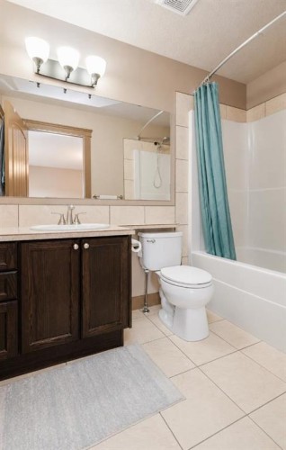 10926 60 Avenue, Grande Prairie, AB - Indoor Photo Showing Bathroom
