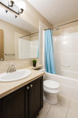 10926 60 Avenue, Grande Prairie, AB - Indoor Photo Showing Bathroom
