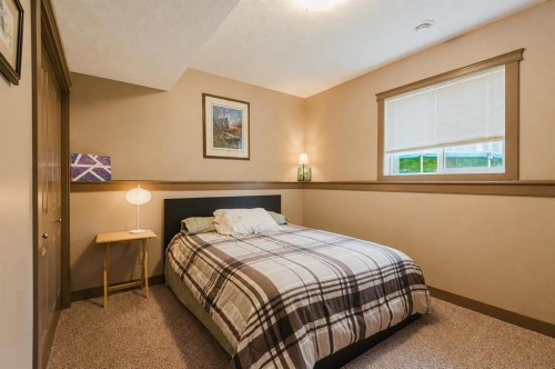 10926 60 Avenue, Grande Prairie, AB - Indoor Photo Showing Bedroom