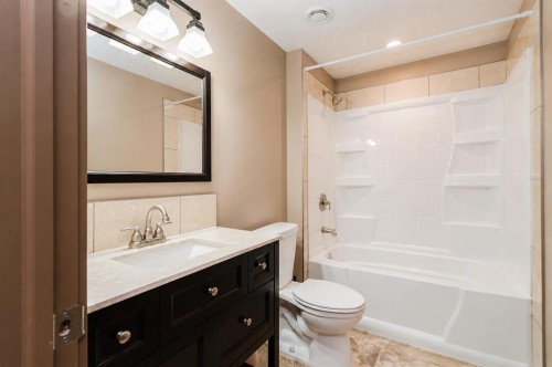 10926 60 Avenue, Grande Prairie, AB - Indoor Photo Showing Bathroom