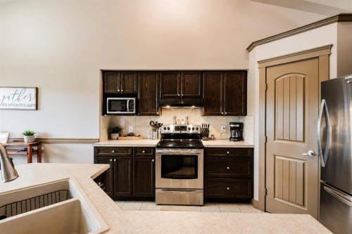 10926 60 Avenue, Grande Prairie, AB - Indoor Photo Showing Kitchen