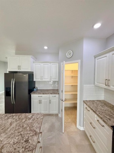 9904 111 Street Unit 4, La Crete, AB - Indoor Photo Showing Kitchen