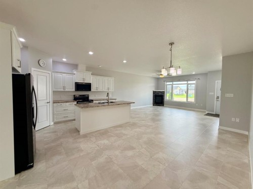9904 111 Street Unit 4, La Crete, AB - Indoor Photo Showing Kitchen