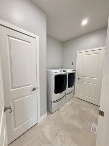 9904 111 Street Unit 4, La Crete, AB - Indoor Photo Showing Laundry Room