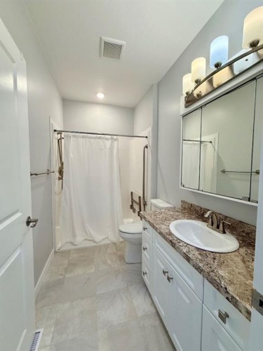 9904 111 Street Unit 4, La Crete, AB - Indoor Photo Showing Bathroom