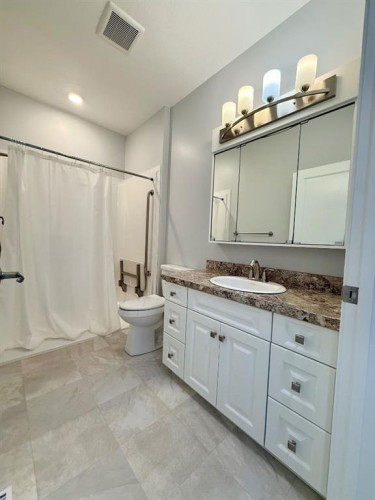 9904 111 Street Unit 4, La Crete, AB - Indoor Photo Showing Bathroom