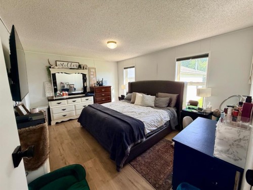 10629 101 Ave, La Crete, AB - Indoor Photo Showing Bedroom