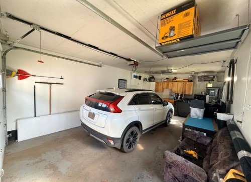 10629 101 Ave, La Crete, AB - Indoor Photo Showing Garage