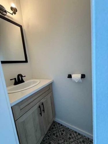 10205 103 Street, High Level, AB - Indoor Photo Showing Bathroom