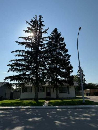 10205 103 Street, High Level, AB - Outdoor
