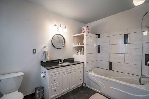 9702 100 Ave, Nampa, AB - Indoor Photo Showing Bathroom