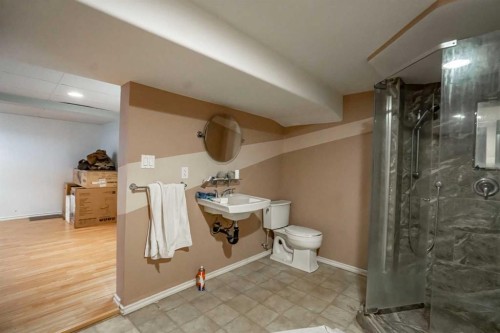 9702 100 Ave, Nampa, AB - Indoor Photo Showing Bathroom