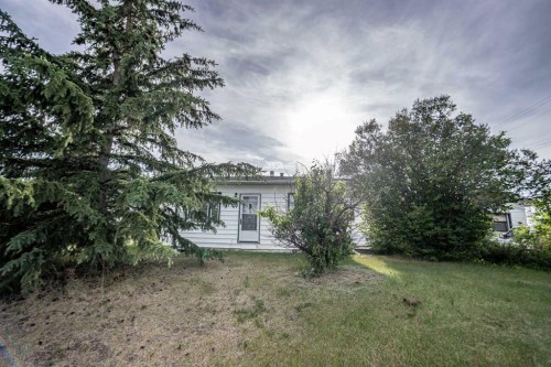 9702 100 Ave, Nampa, AB - Outdoor
