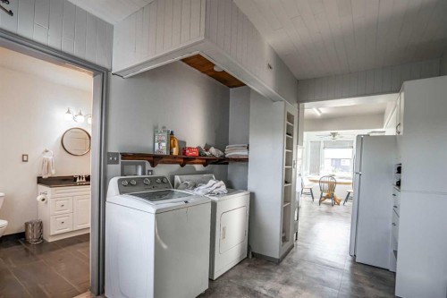 9702 100 Ave, Nampa, AB - Indoor Photo Showing Laundry Room