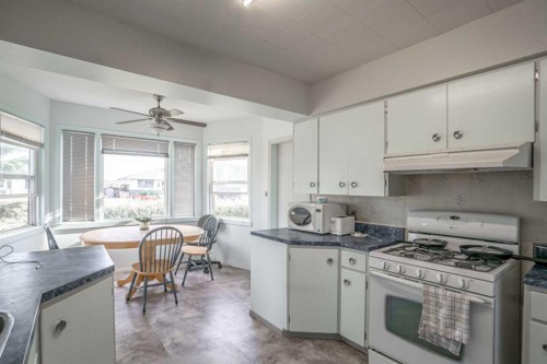 9702 100 Ave, Nampa, AB - Indoor Photo Showing Kitchen