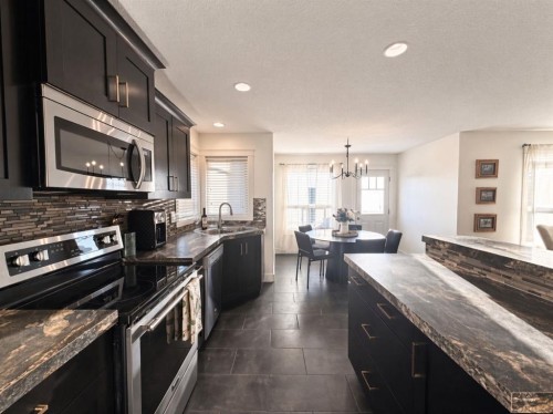 9010 Willow Drive, Grande Prairie, AB - Indoor Photo Showing Kitchen With Upgraded Kitchen