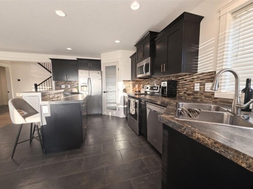 9010 Willow Drive, Grande Prairie, AB - Indoor Photo Showing Kitchen With Double Sink With Upgraded Kitchen