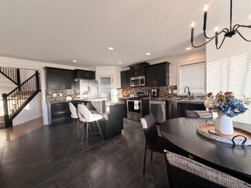 9010 Willow Drive, Grande Prairie, AB - Indoor Photo Showing Dining Room