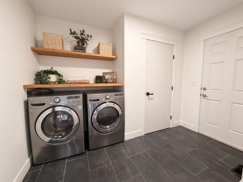 9010 Willow Drive, Grande Prairie, AB - Indoor Photo Showing Laundry Room