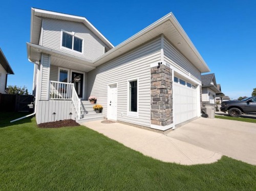 9010 Willow Drive, Grande Prairie, AB - Outdoor