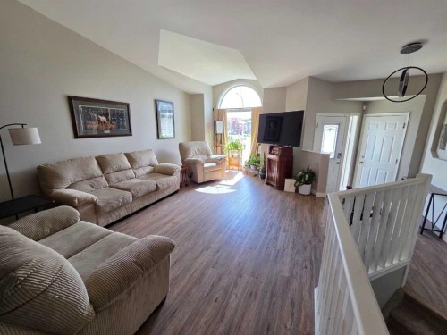 37 Pinnacle Crescent, Grande Prairie, AB - Indoor Photo Showing Living Room