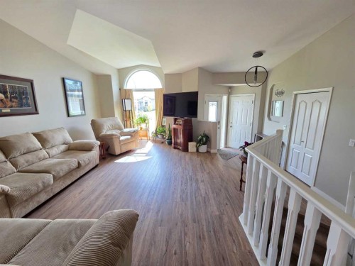 37 Pinnacle Crescent, Grande Prairie, AB - Indoor Photo Showing Living Room