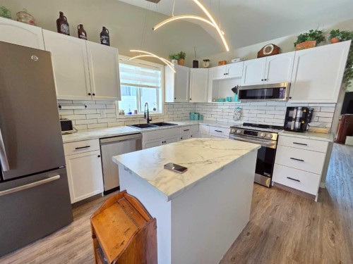 37 Pinnacle Crescent, Grande Prairie, AB - Indoor Photo Showing Kitchen With Double Sink With Upgraded Kitchen