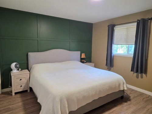 37 Pinnacle Crescent, Grande Prairie, AB - Indoor Photo Showing Bedroom