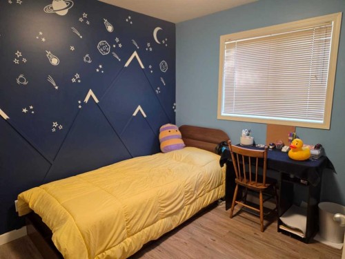 37 Pinnacle Crescent, Grande Prairie, AB - Indoor Photo Showing Bedroom