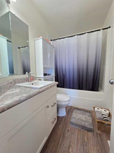 37 Pinnacle Crescent, Grande Prairie, AB - Indoor Photo Showing Bathroom