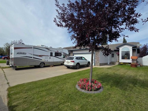 37 Pinnacle Crescent, Grande Prairie, AB - Outdoor With Facade