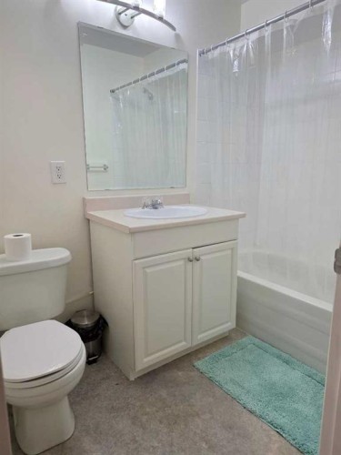 37 Pinnacle Crescent, Grande Prairie, AB - Indoor Photo Showing Bathroom