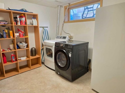 37 Pinnacle Crescent, Grande Prairie, AB - Indoor Photo Showing Laundry Room