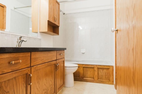 10610 Michaelis Boulevard, Grande Prairie, AB - Indoor Photo Showing Bathroom