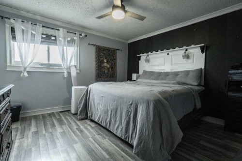 5405 42 Ave, Grimshaw, AB - Indoor Photo Showing Bedroom