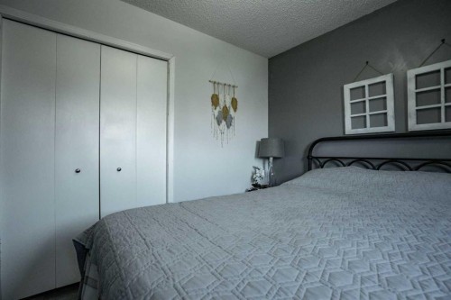 5405 42 Ave, Grimshaw, AB - Indoor Photo Showing Bedroom