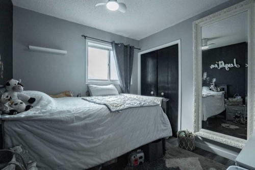 5405 42 Ave, Grimshaw, AB - Indoor Photo Showing Bedroom