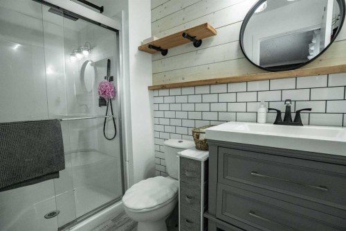 5405 42 Ave, Grimshaw, AB - Indoor Photo Showing Bathroom
