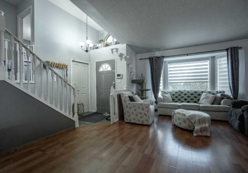 5405 42 Ave, Grimshaw, AB - Indoor Photo Showing Living Room