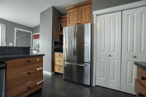 5405 42 Ave, Grimshaw, AB - Indoor Photo Showing Kitchen