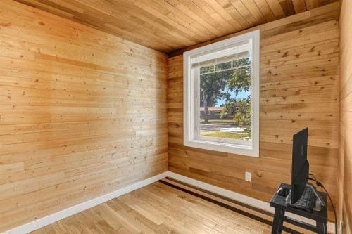 918 5 Avenue, Beaverlodge, AB - Indoor Photo Showing Other Room