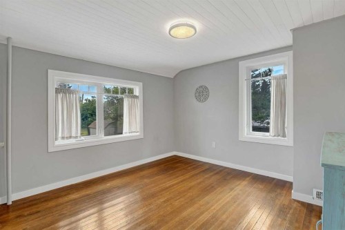 918 5 Avenue, Beaverlodge, AB - Indoor Photo Showing Other Room