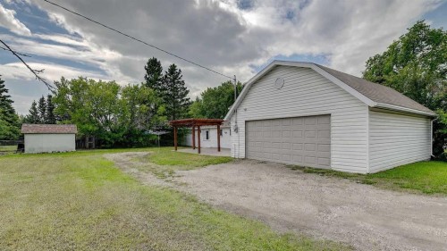 918 5 Avenue, Beaverlodge, AB - Outdoor