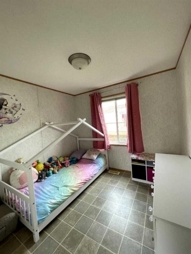 18 Dragonfly Crescent, High Level, AB - Indoor Photo Showing Bedroom