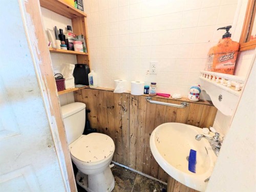4611 48 Street, Rycroft, AB - Indoor Photo Showing Bathroom