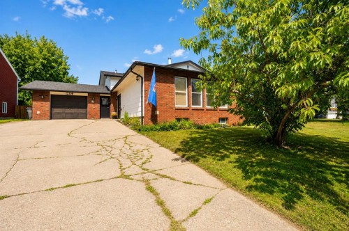 12106 95A Street  Grande Prairie, AB T8V 5C5
