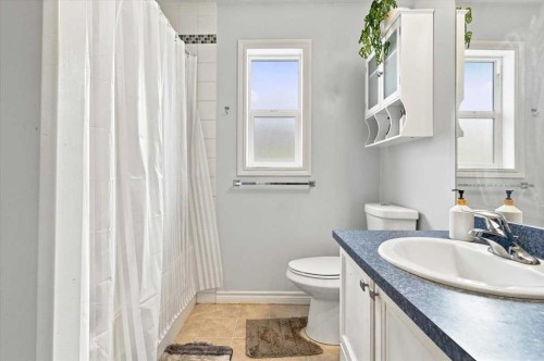 13005 90 Street, Grande Prairie, AB - Indoor Photo Showing Bathroom