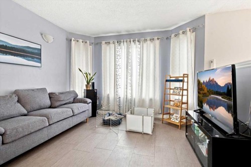 13005 90 Street, Grande Prairie, AB - Indoor Photo Showing Living Room